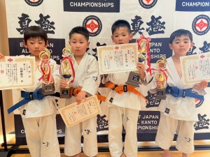 幼年年長初級の部 優勝:新井陽翔 準優勝:大川竜ノ介 三位:辻野航生 三位:畠山蒼士