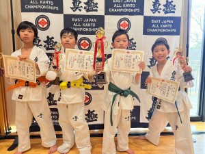 小学三年生男子初級の部 優勝:藤井新 準優勝:岡雅喜 三位:遠藤雄翔 三位:柳澤隆太郎