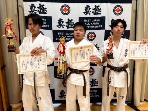 中学一・二年生男子上級の部 優勝:大渕理空 準優勝:柴田伊織 三位:石川隼士