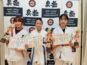 小学六年生女子初級の部 優勝:谷島怜杏 準優勝:櫻井杏朱 三位:墳崎夢那