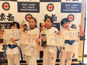 小学一年生女子初級の部 優勝:佐々木唯夏 準優勝:廣川杏凪 三位:日向野香那 三位:髙棹みちる