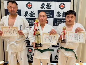 壮年男子重量の部 優勝:大塚一宏 準優勝:柳田武道 三位:関亦巨樹