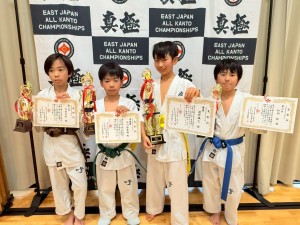 小学四年生男子上級の部 優勝:濱野颯大 準優勝:石川祐希翔 三位:松田玲 三位:吉田大和