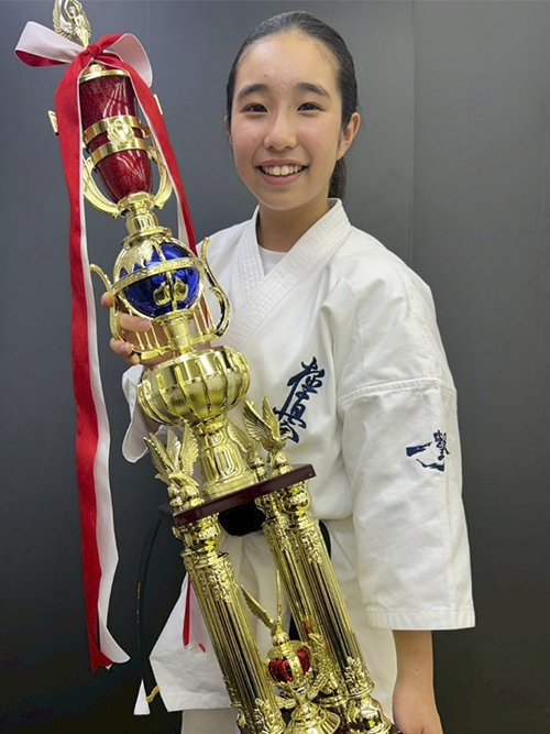 01岸本彩夏選手